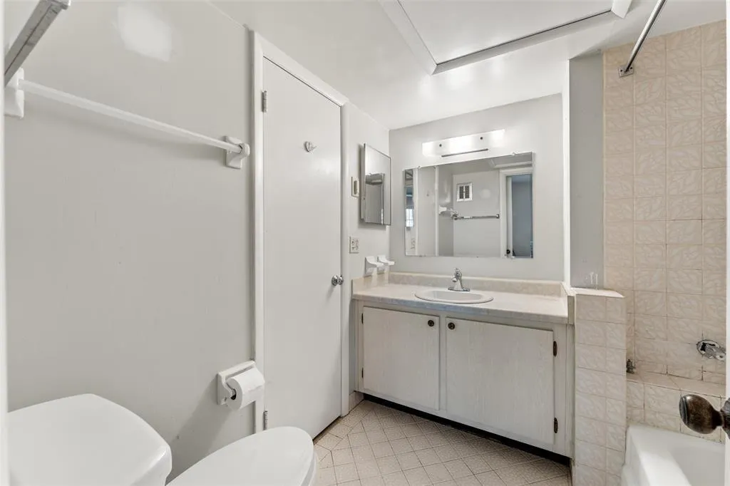 639 W Oakland Park Blvd., #207D