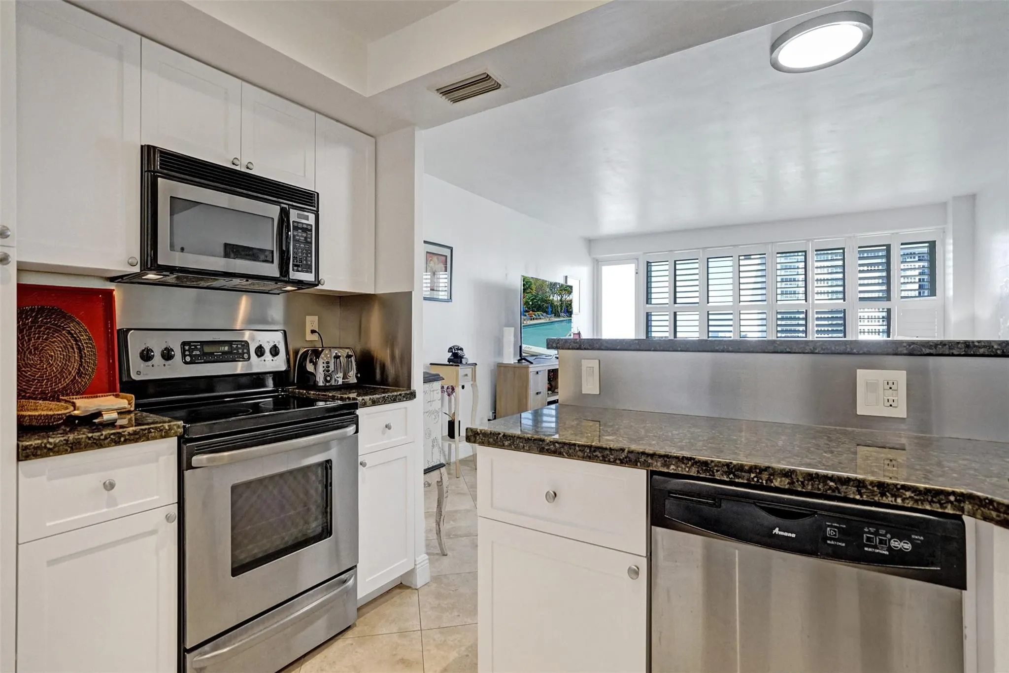 3333 NE 34th St, #1006