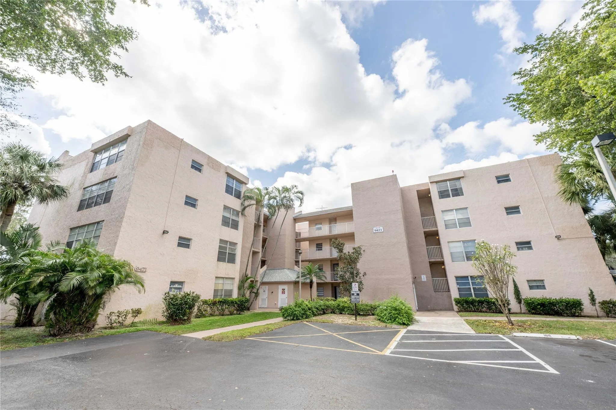 9471 Evergreen Pl, #201