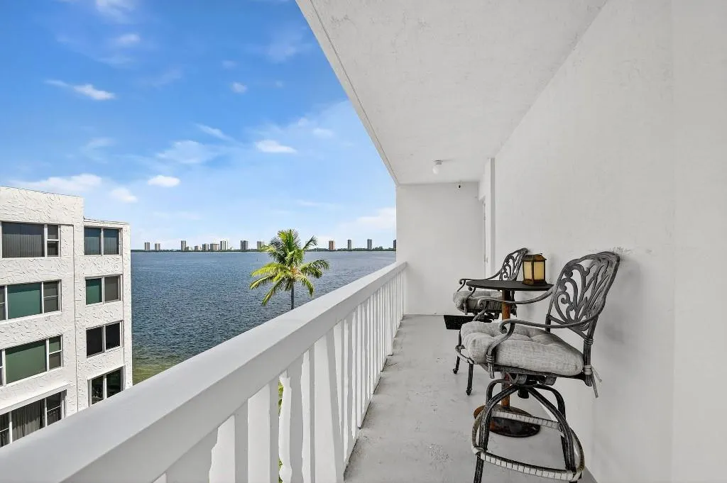 301 Lake Shore Dr, #801