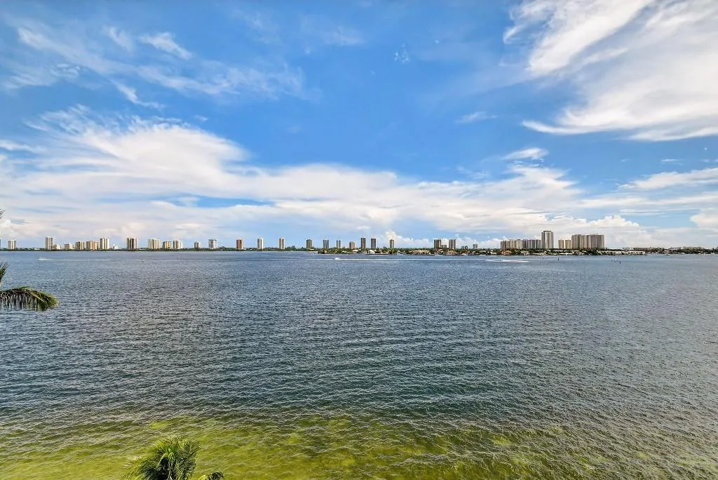 301 Lake Shore Dr, #801