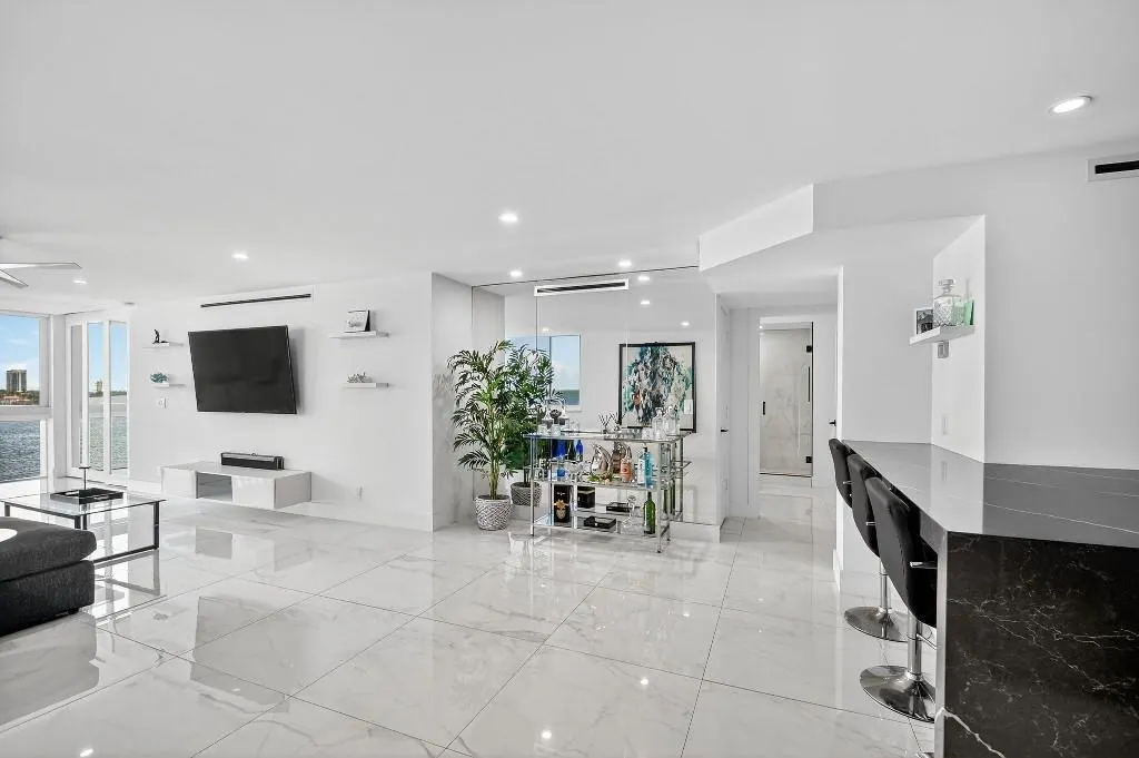 301 Lake Shore Dr, #801