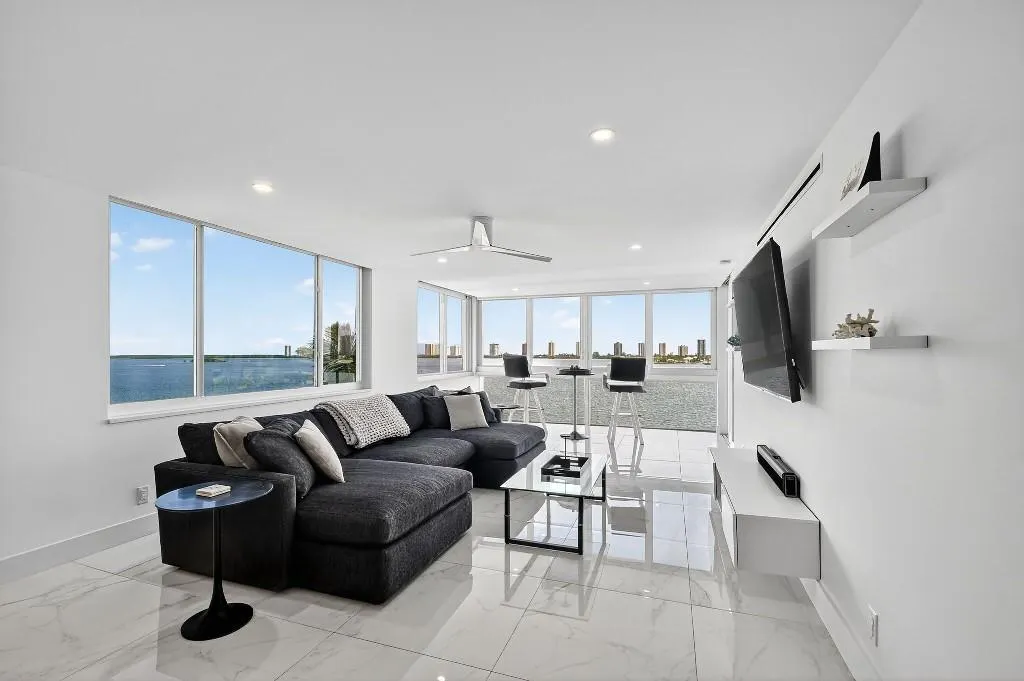301 Lake Shore Dr, #801