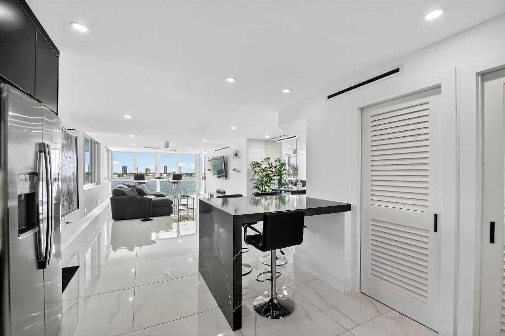 301 Lake Shore Dr, #801