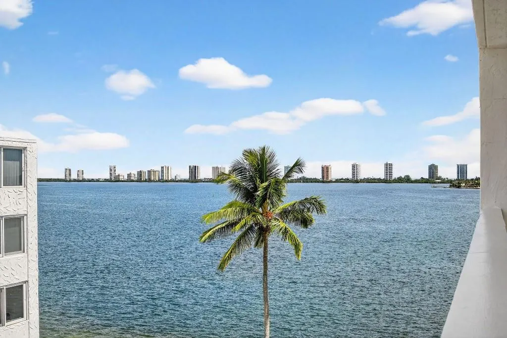301 Lake Shore Dr, #801