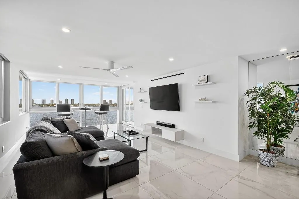 301 Lake Shore Dr, #801