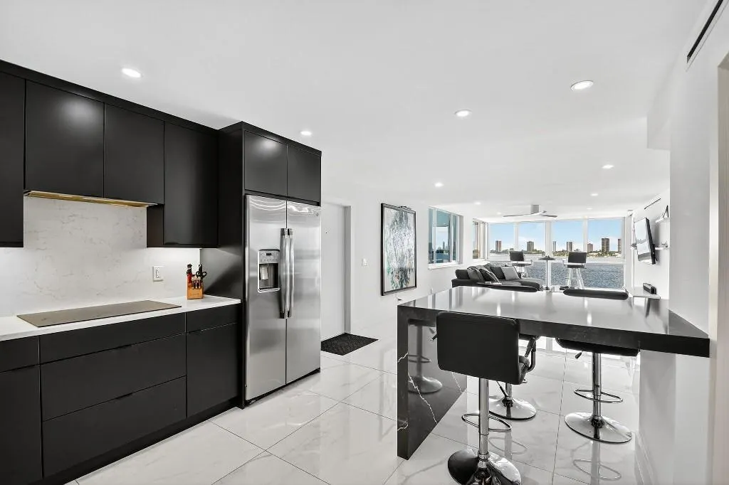 301 Lake Shore Dr, #801