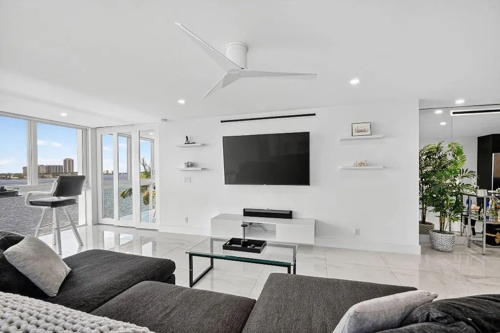 301 Lake Shore Dr, #801