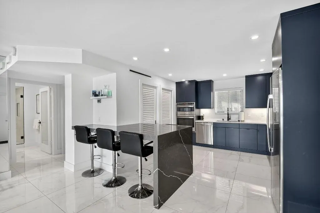 301 Lake Shore Dr, #801