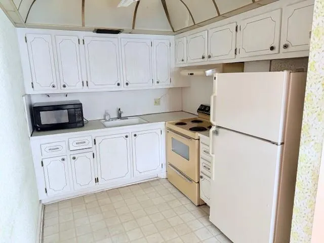 103 Newport F, #103