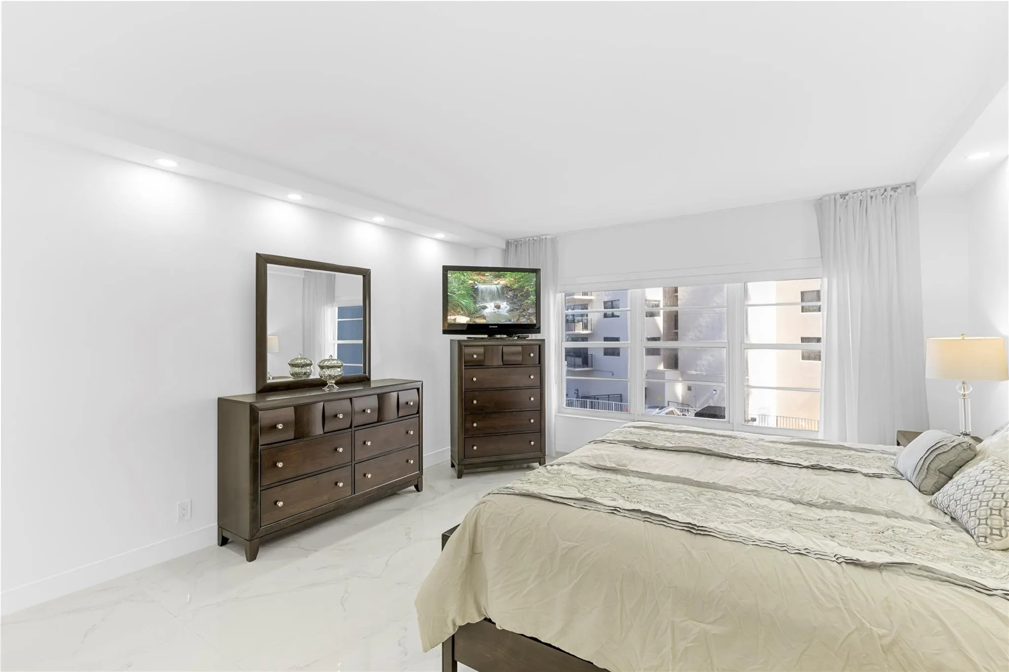3750 Galt Ocean Dr, #209