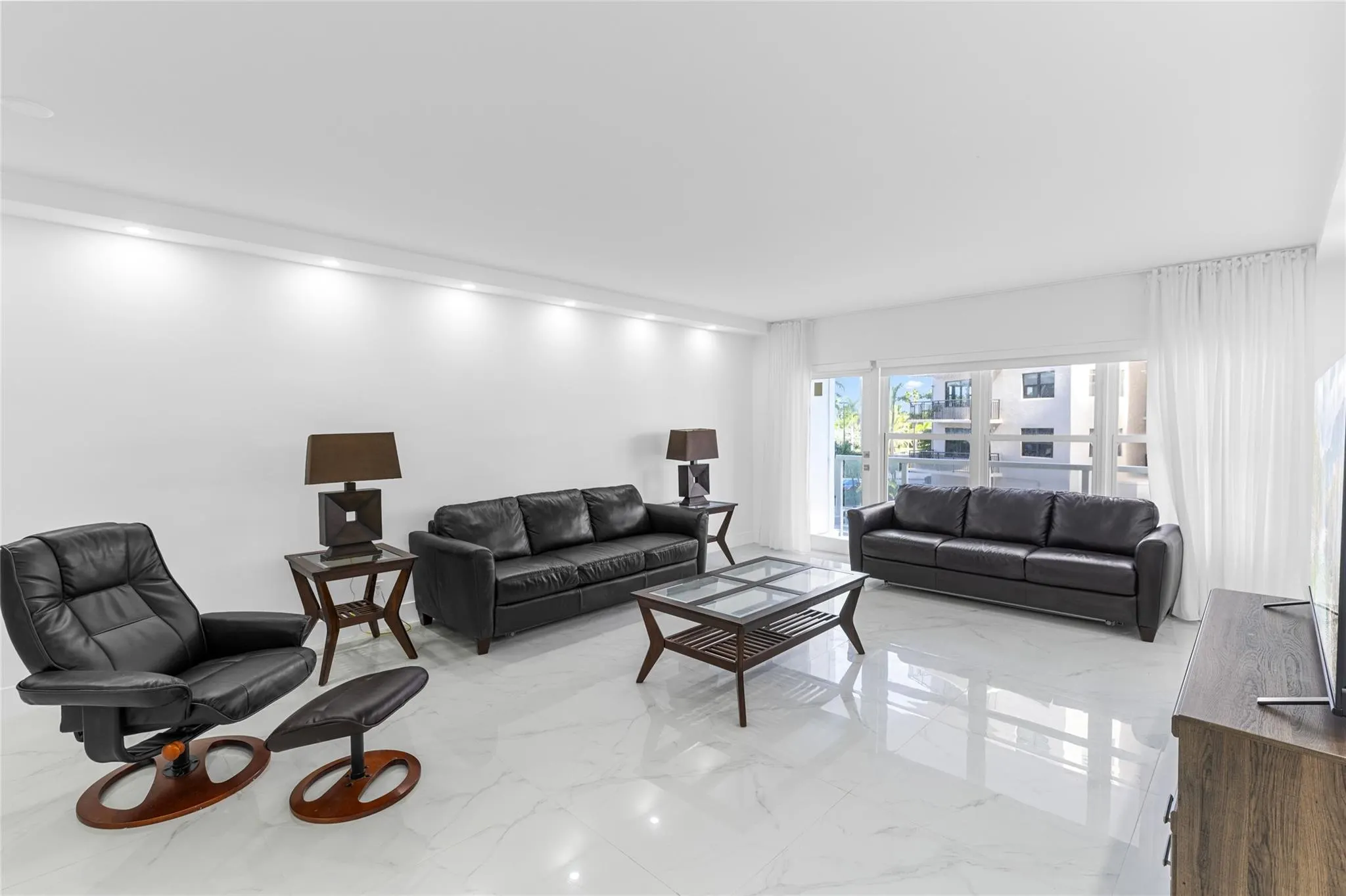 3750 Galt Ocean Dr, #209