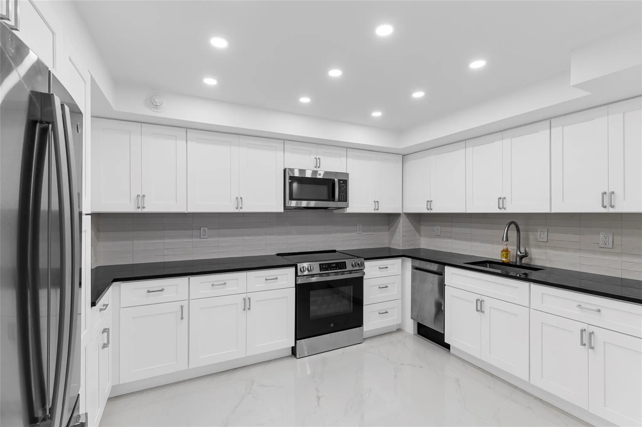 3750 Galt Ocean Dr, #209