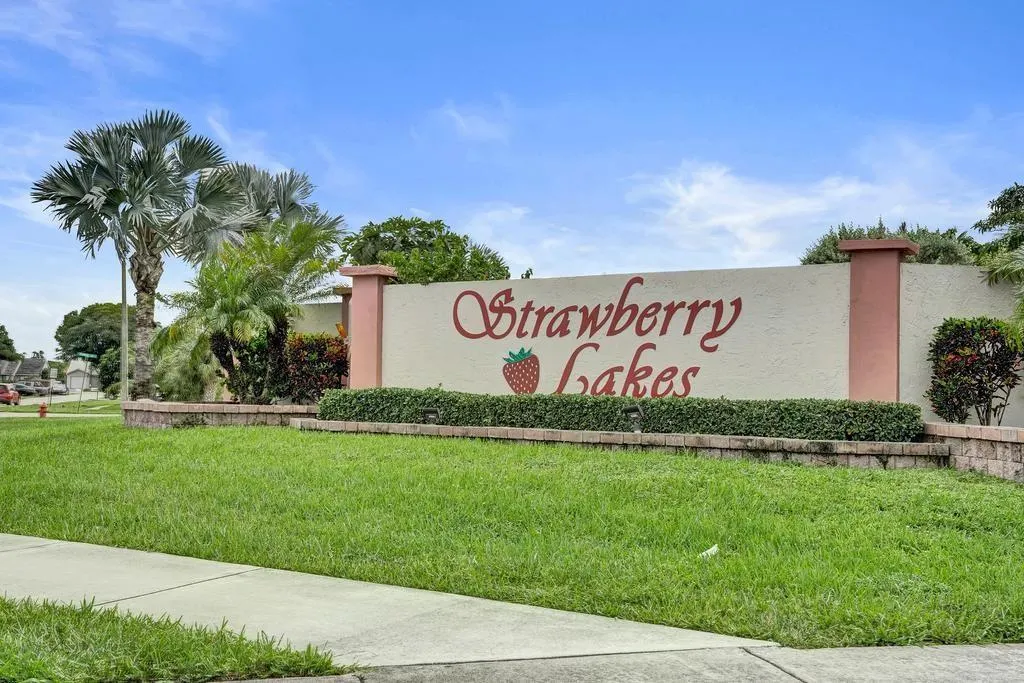 6128 Strawberry Lakes Cir