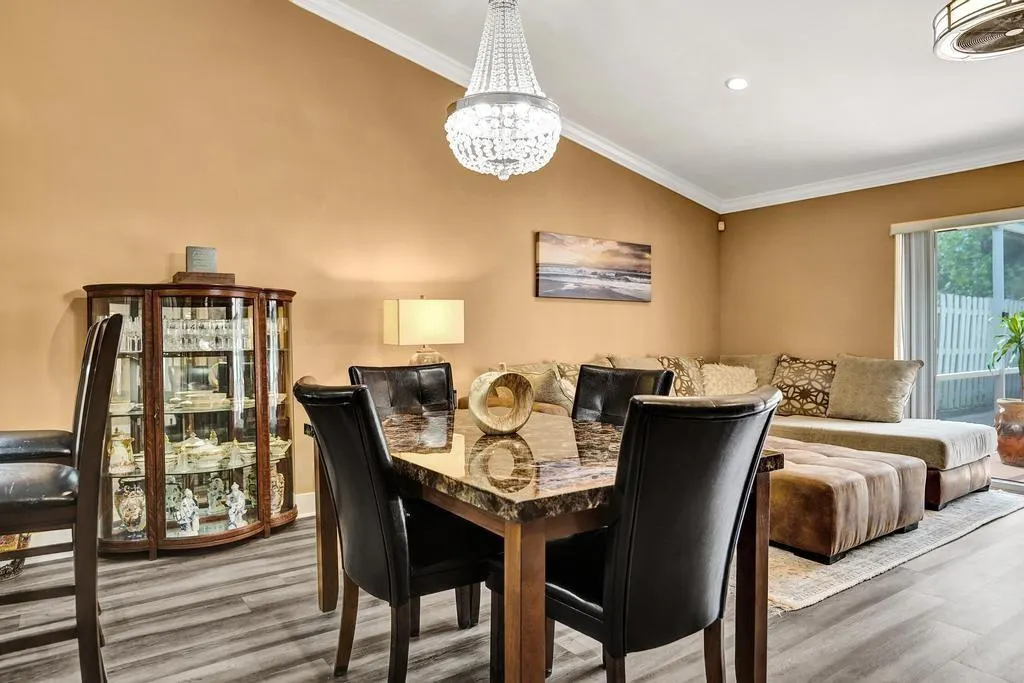 6128 Strawberry Lakes Cir