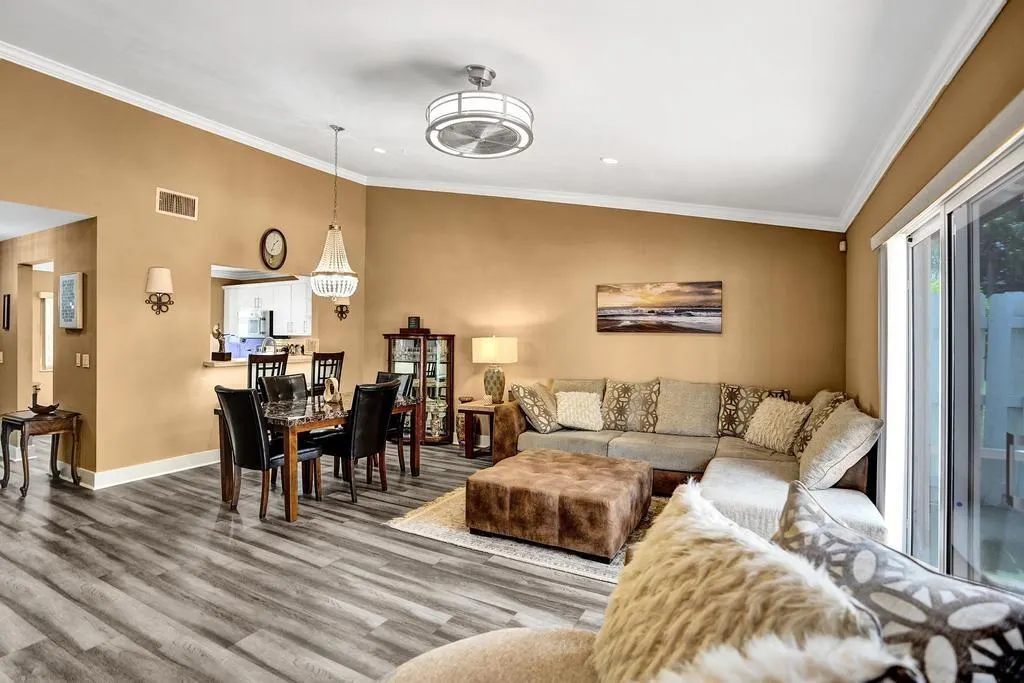6128 Strawberry Lakes Cir