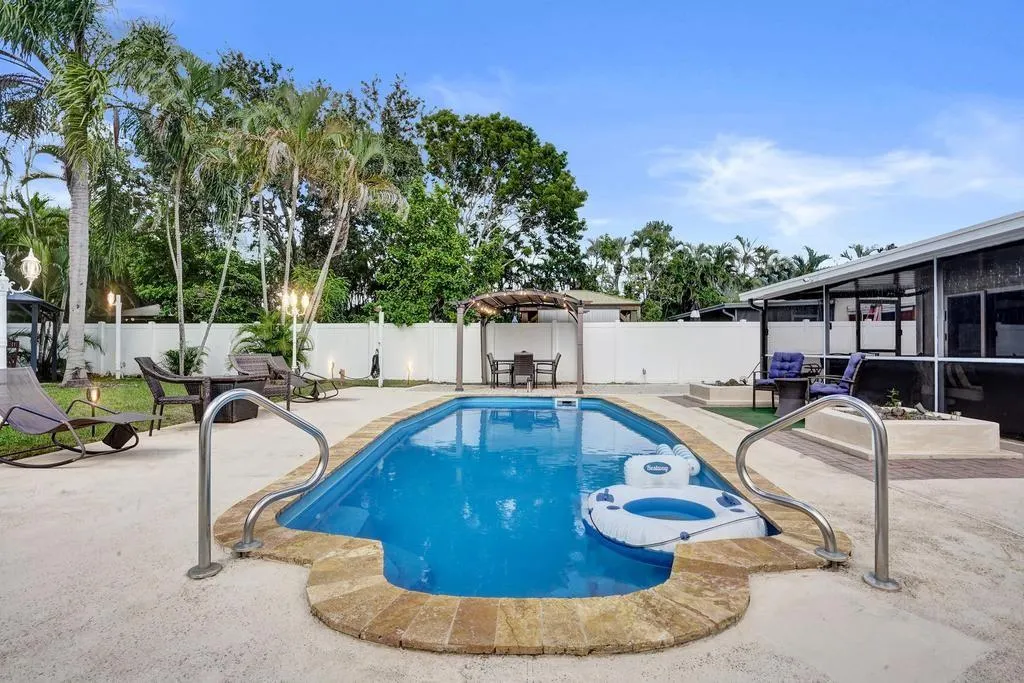6128 Strawberry Lakes Cir