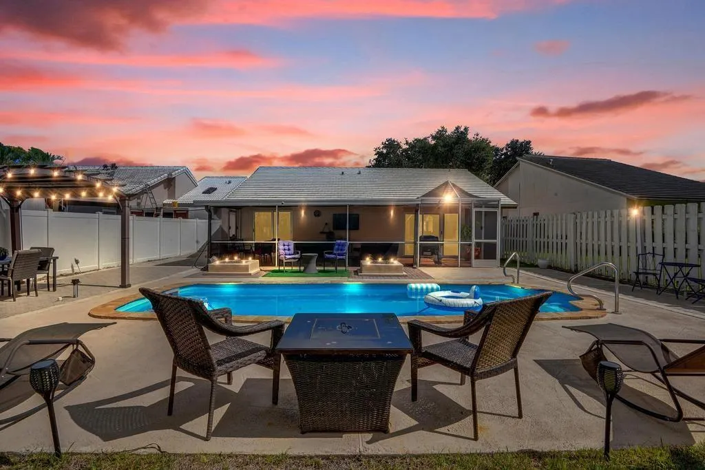 6128 Strawberry Lakes Cir