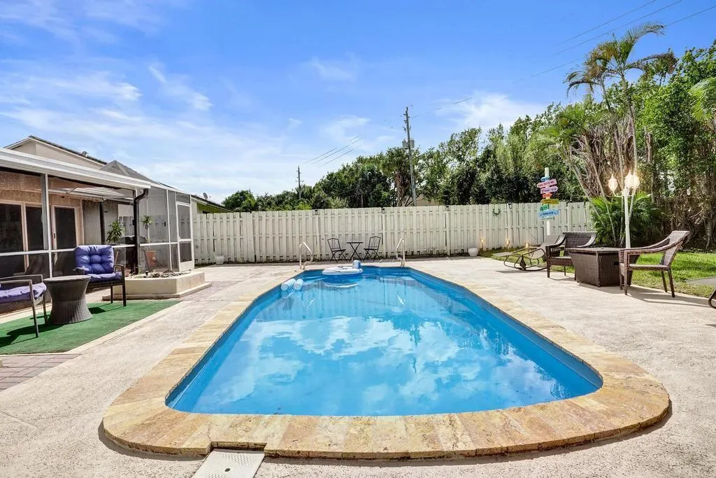 6128 Strawberry Lakes Cir