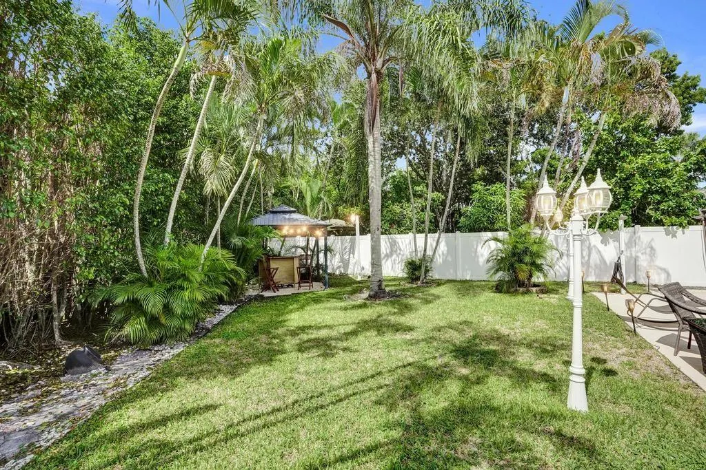 6128 Strawberry Lakes Cir
