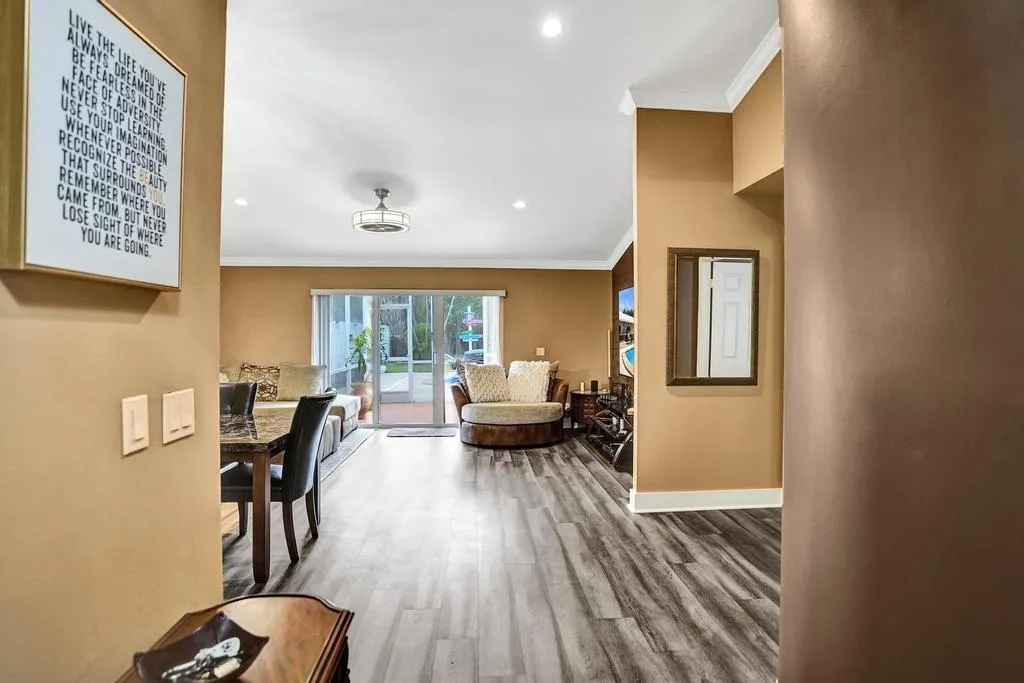 6128 Strawberry Lakes Cir