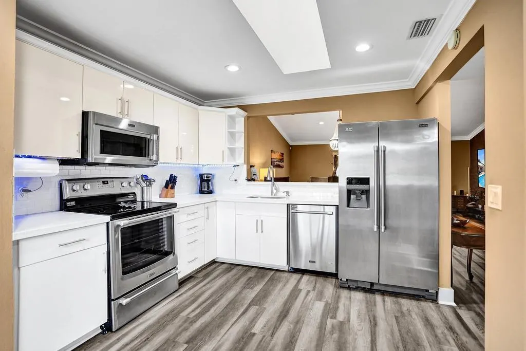 6128 Strawberry Lakes Cir