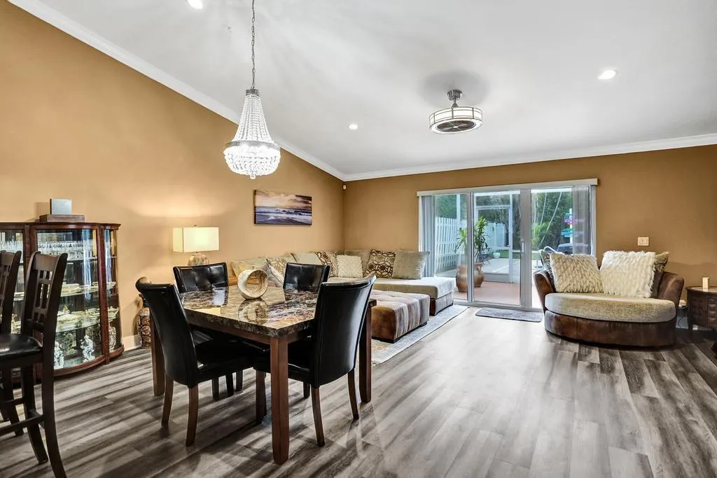 6128 Strawberry Lakes Cir
