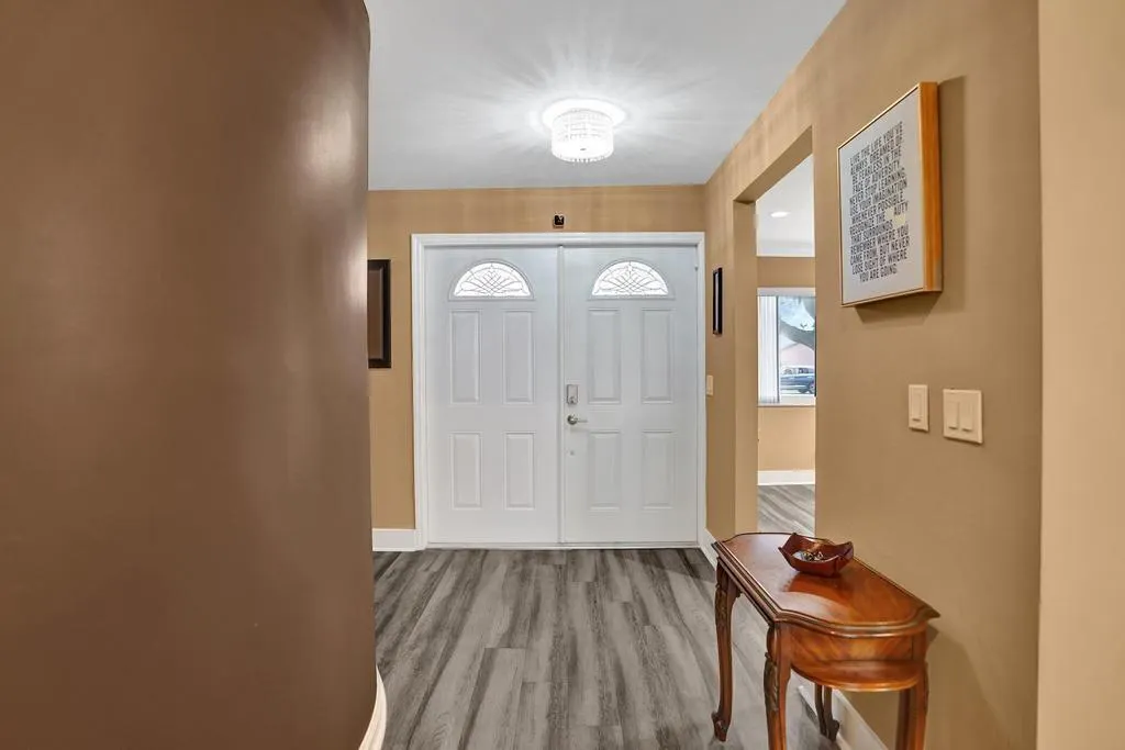 6128 Strawberry Lakes Cir