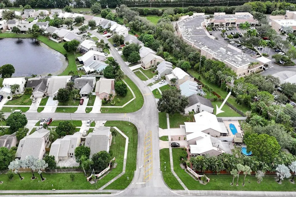 6128 Strawberry Lakes Cir