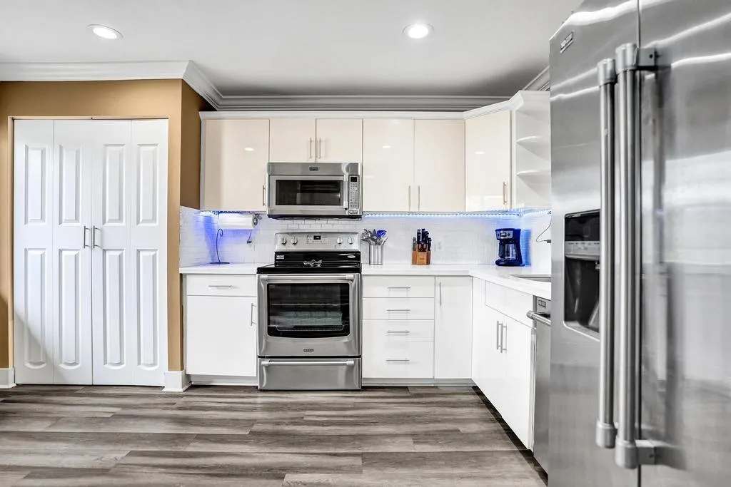 6128 Strawberry Lakes Cir