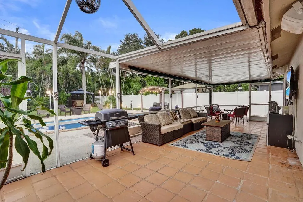 6128 Strawberry Lakes Cir