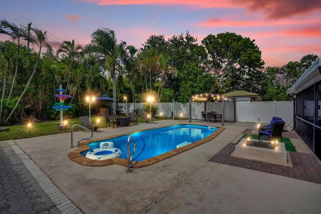 6128 Strawberry Lakes Cir