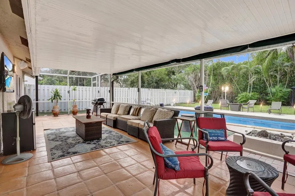 6128 Strawberry Lakes Cir