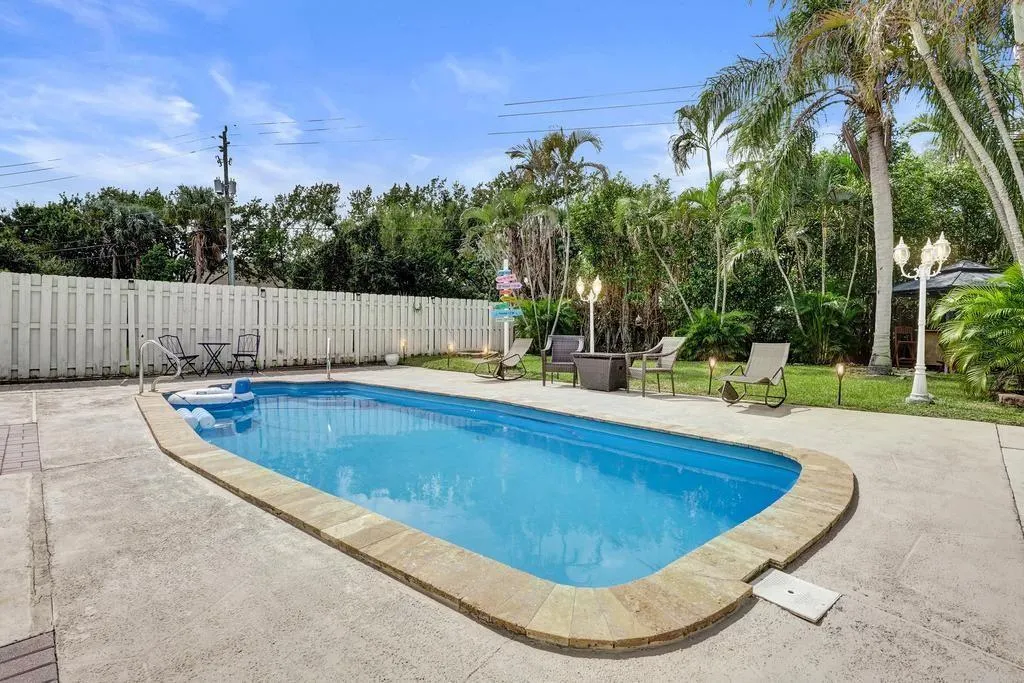 6128 Strawberry Lakes Cir