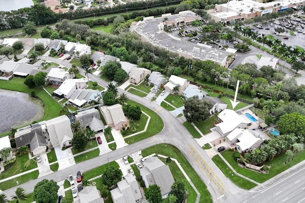 6128 Strawberry Lakes Cir