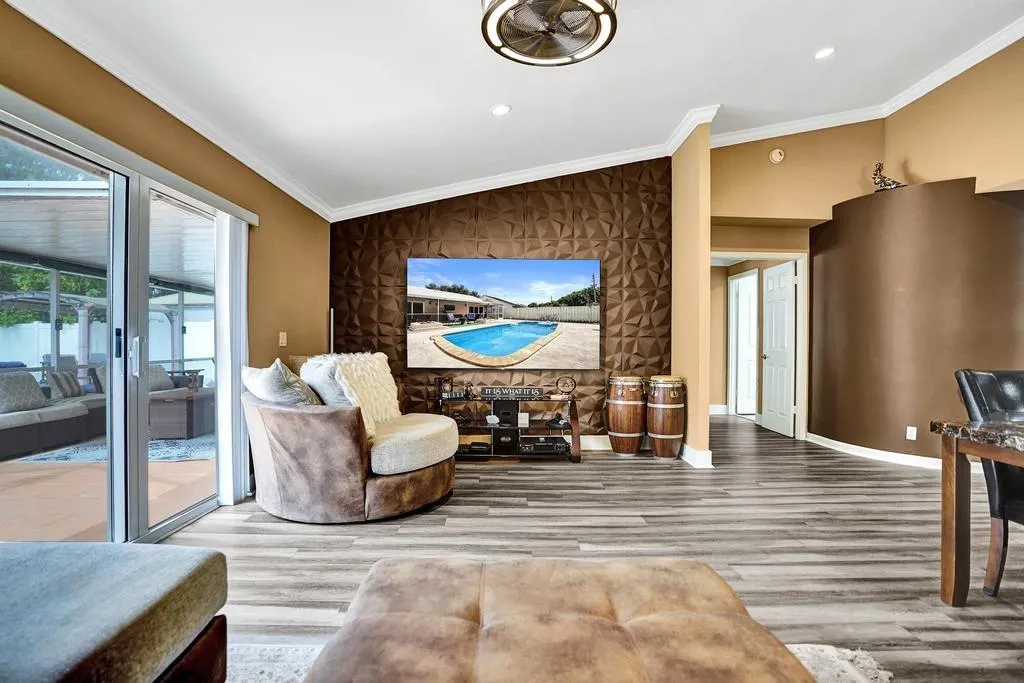 6128 Strawberry Lakes Cir
