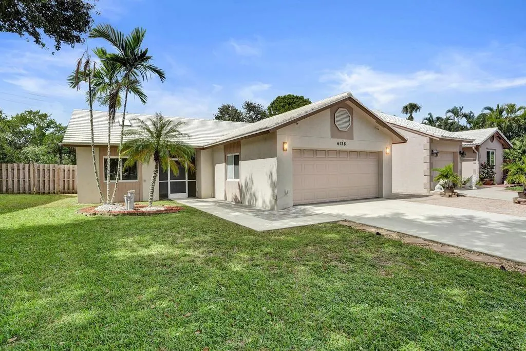 6128 Strawberry Lakes Cir