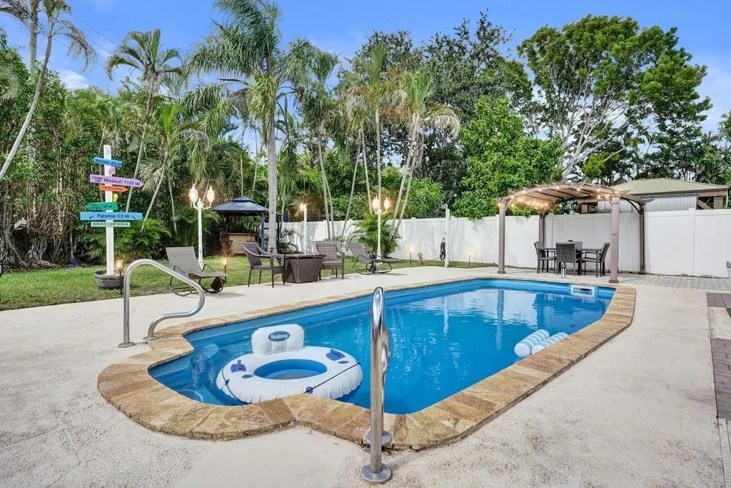6128 Strawberry Lakes Cir