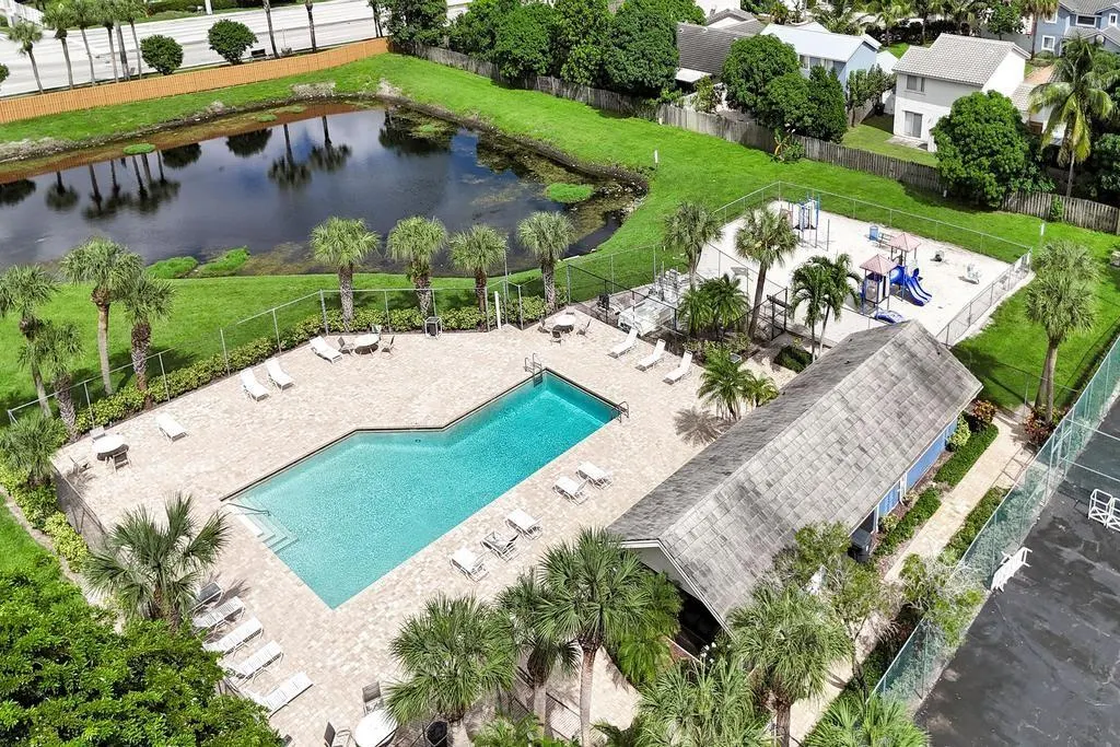 6128 Strawberry Lakes Cir