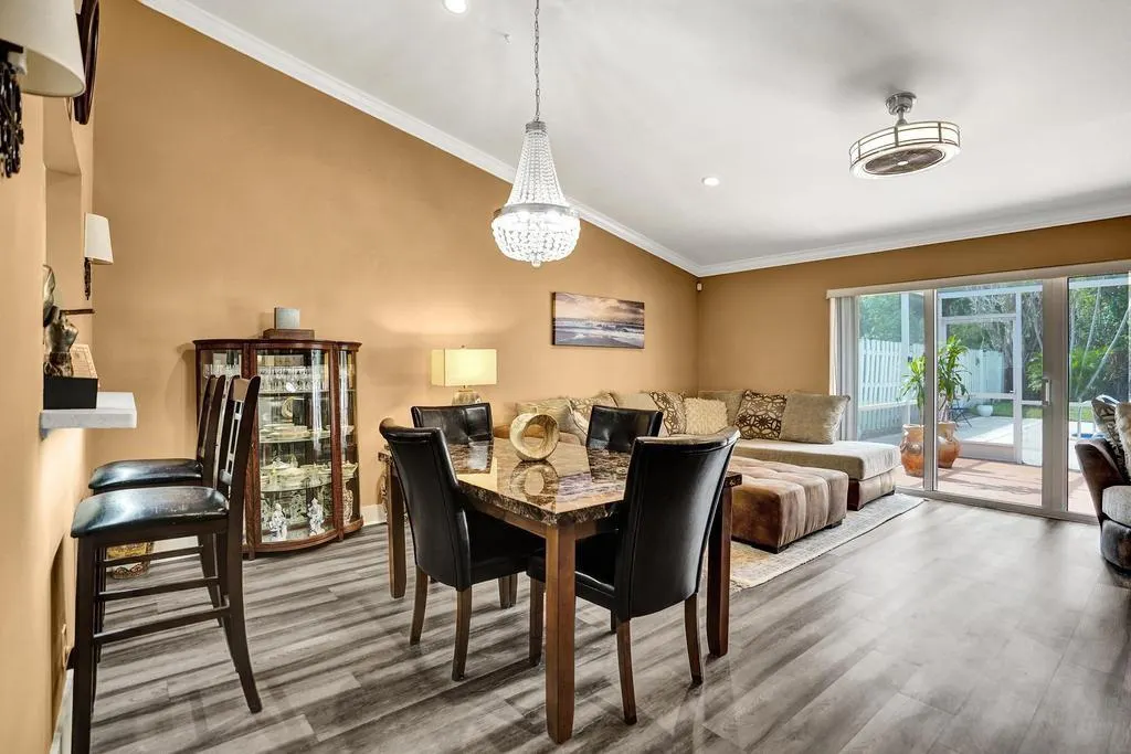 6128 Strawberry Lakes Cir