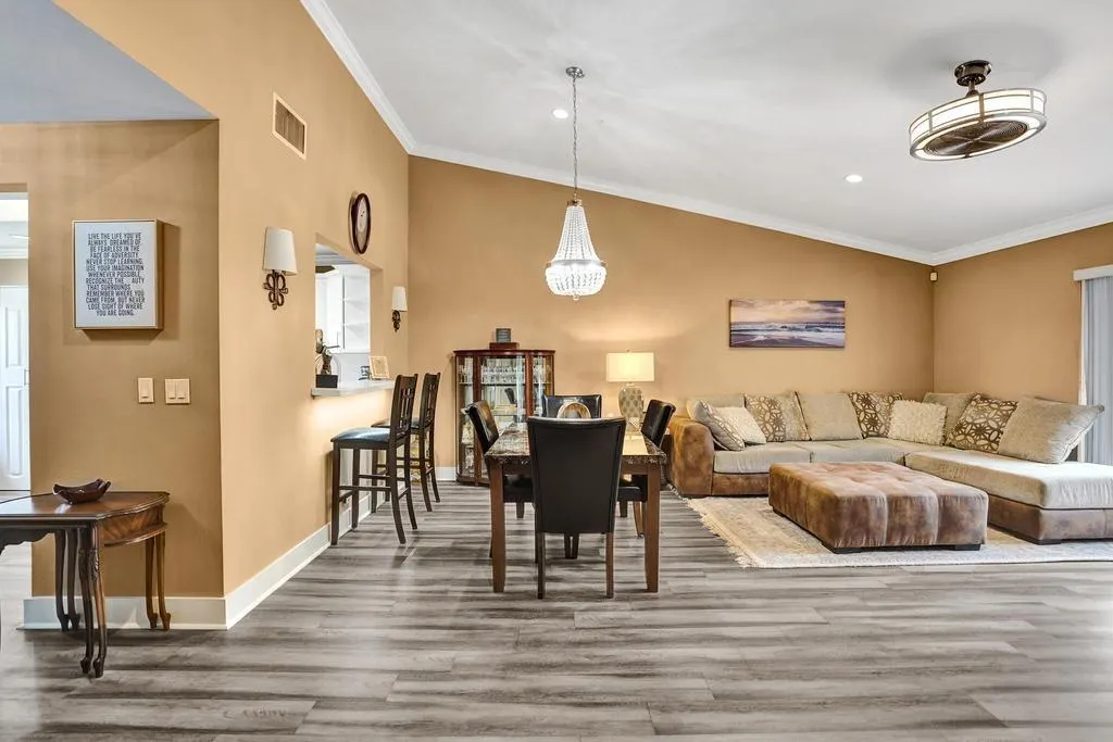 6128 Strawberry Lakes Cir