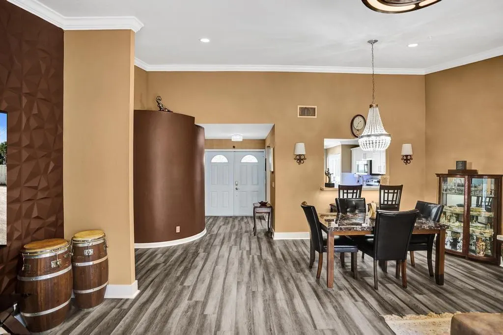 6128 Strawberry Lakes Cir