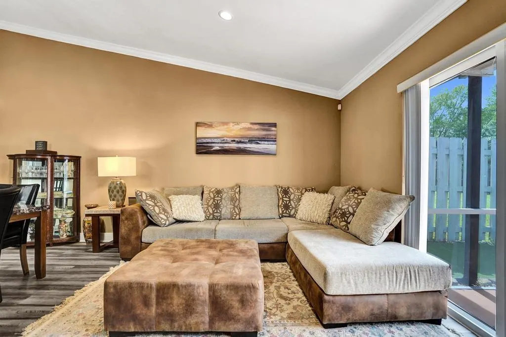 6128 Strawberry Lakes Cir