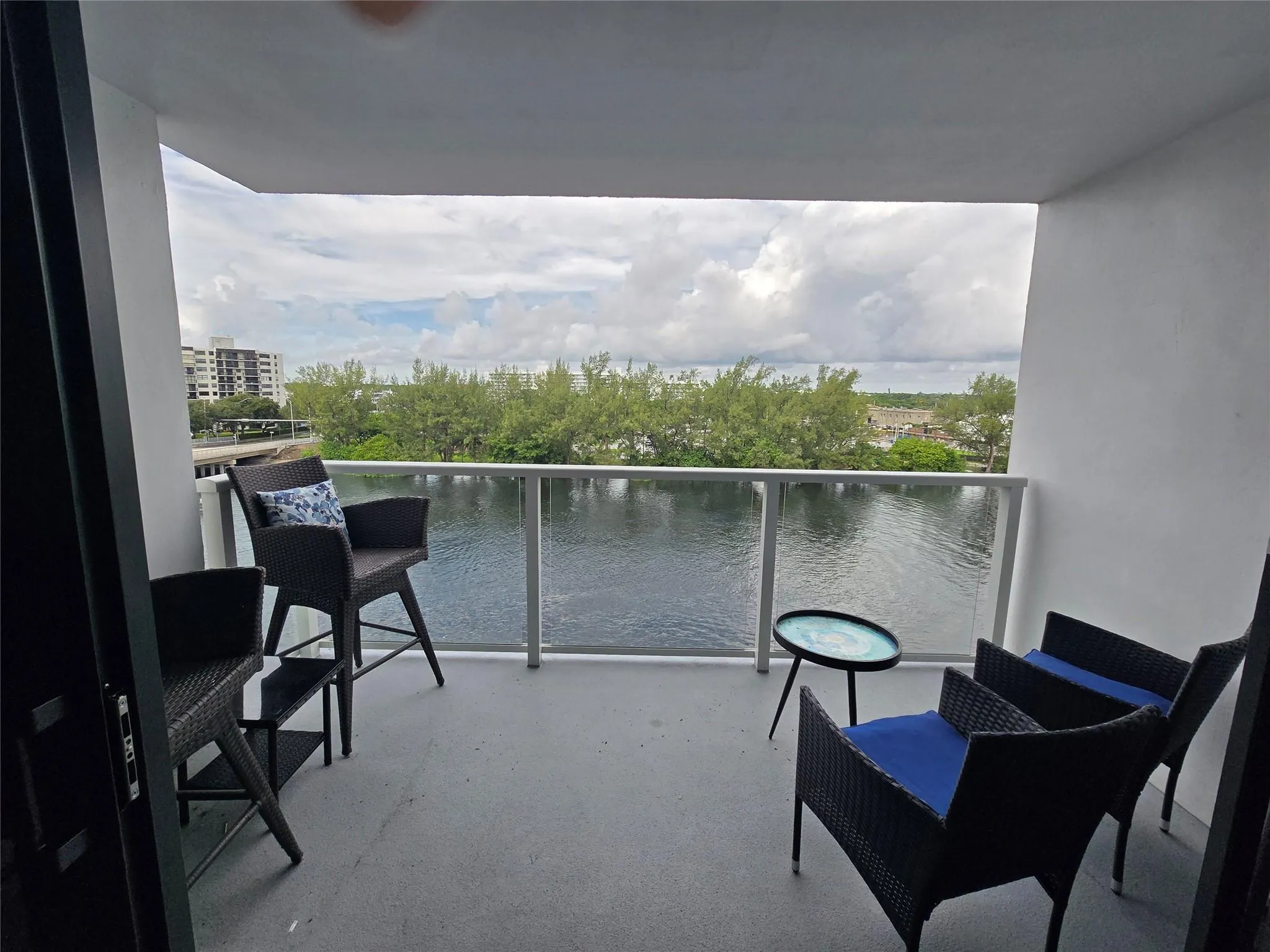 1401 N Riverside Dr, #705