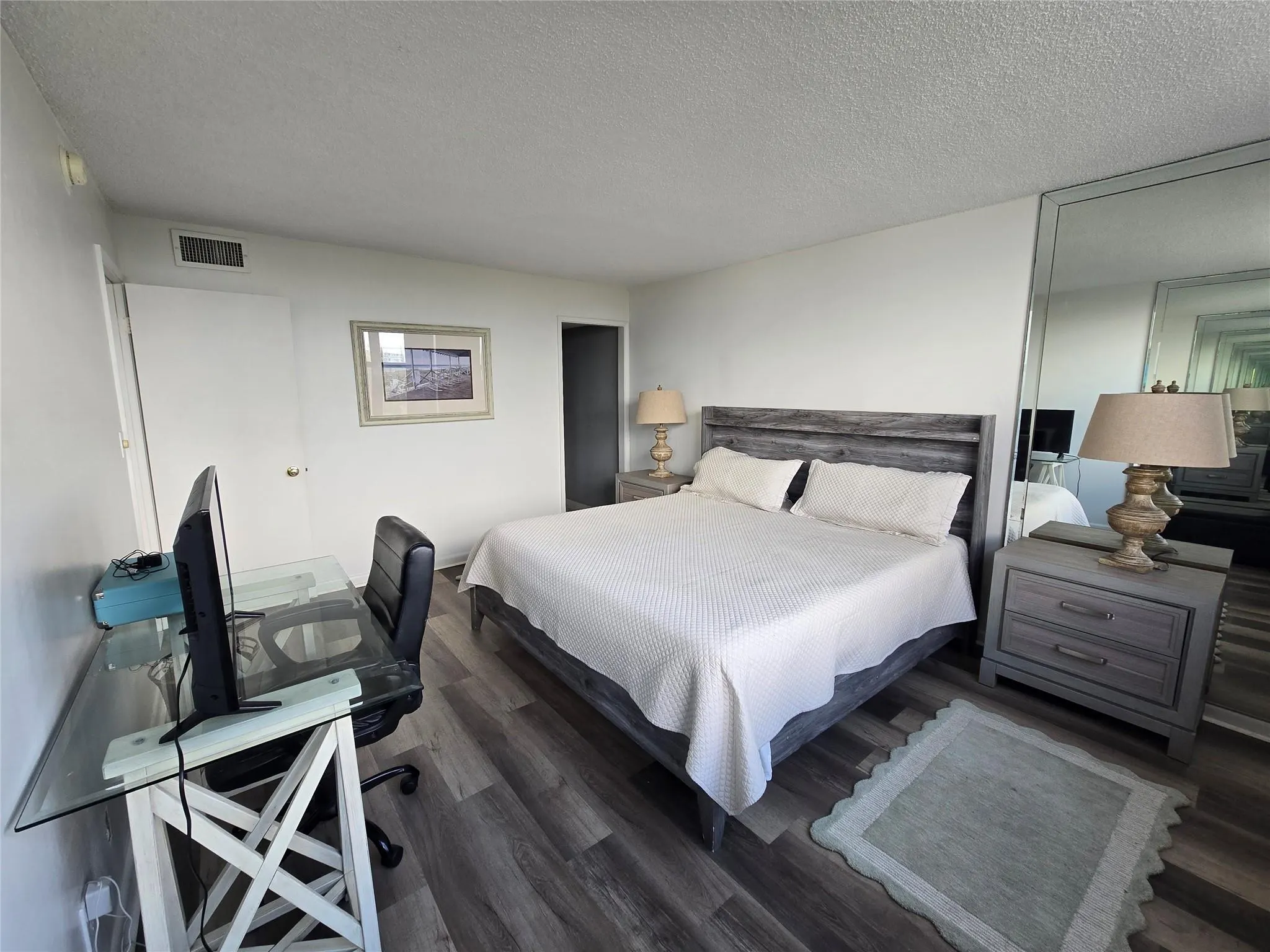 1401 N Riverside Dr, #705