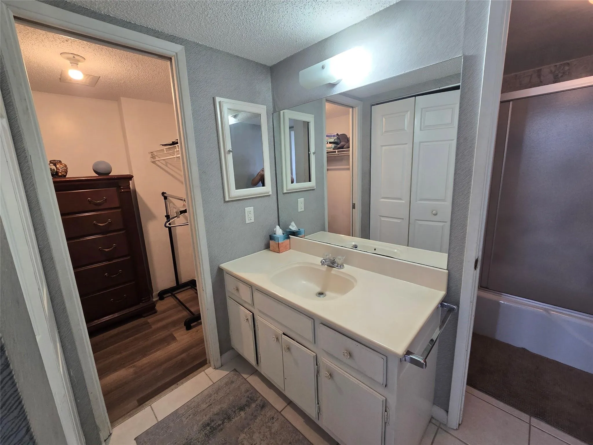 1401 N Riverside Dr, #705