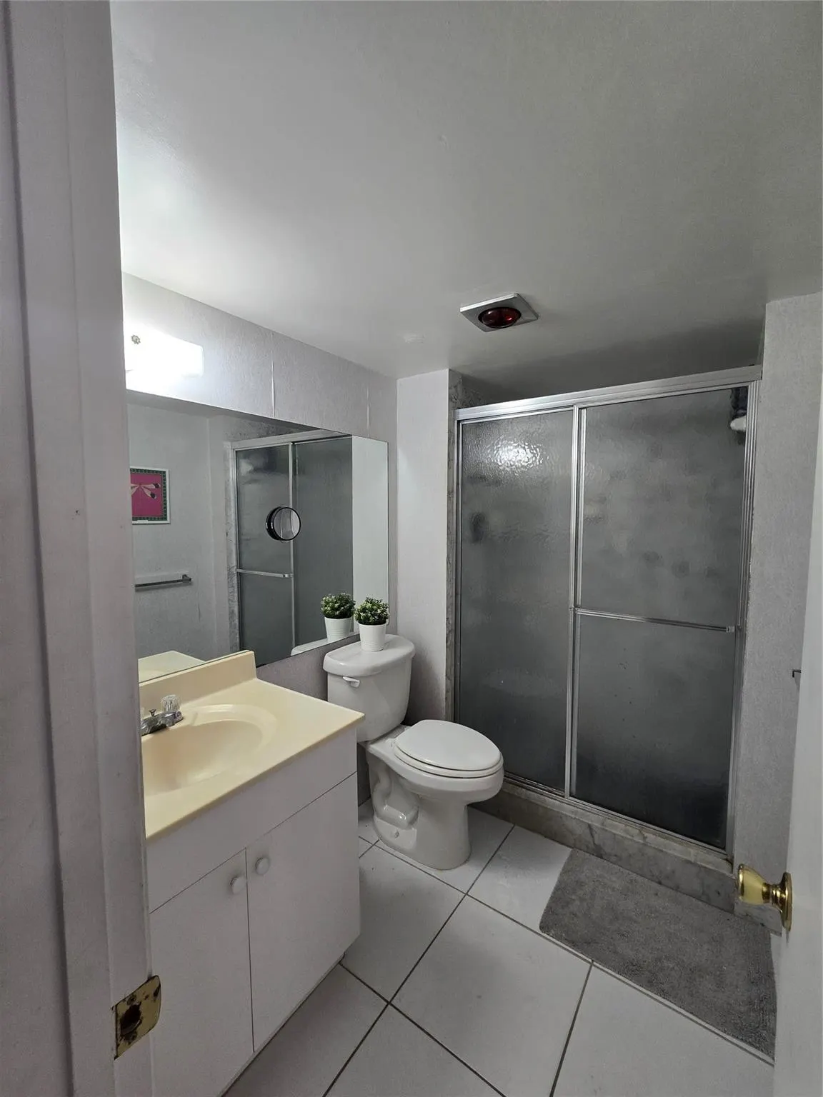 1401 N Riverside Dr, #705