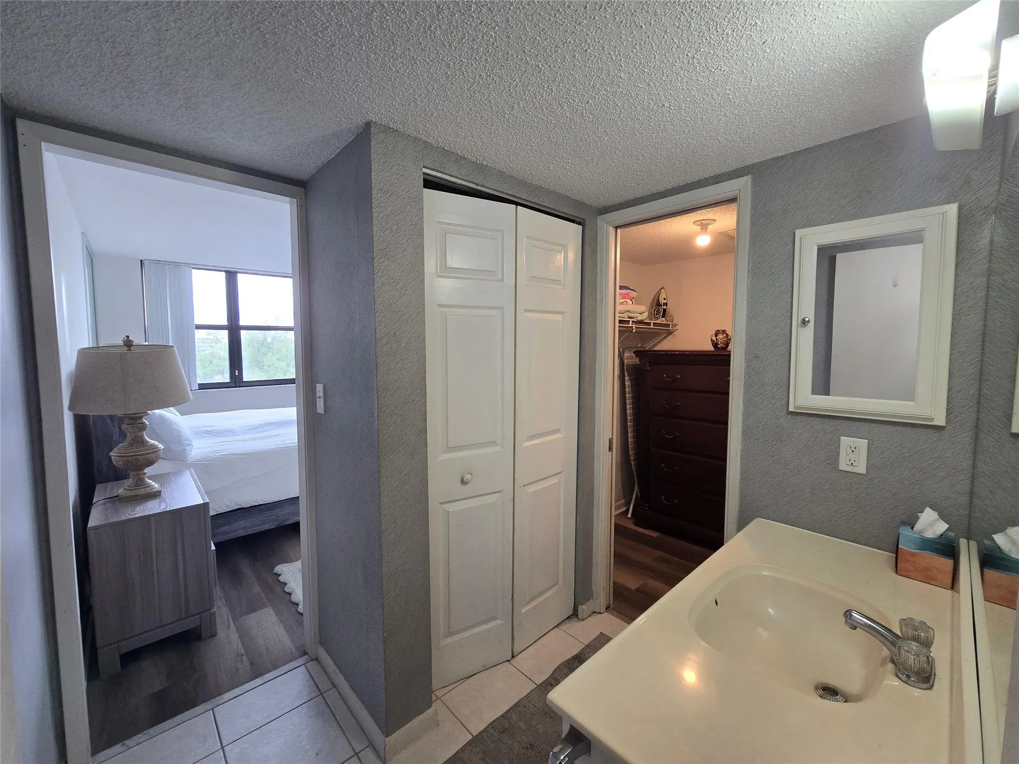 1401 N Riverside Dr, #705