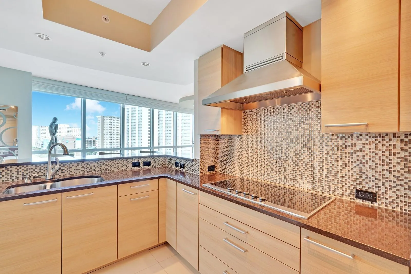 1 N Ocean Blvd, #607