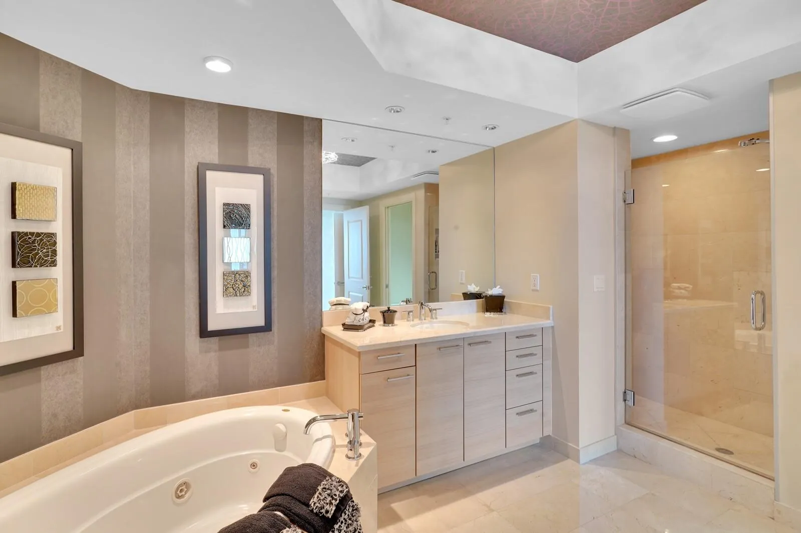 1 N Ocean Blvd, #607